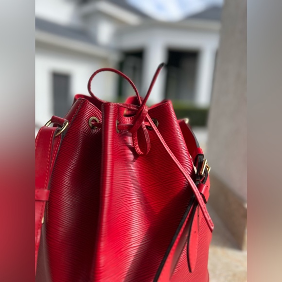 Louis Vuitton Noe Red Epi Shoulder Bag - Picture 5 of 12